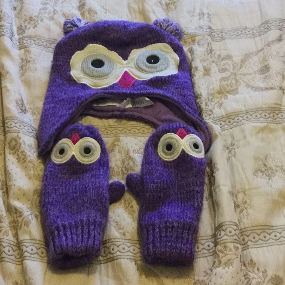 Place hat and gloves